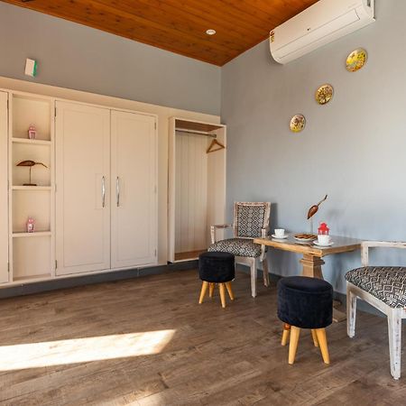 Stayvista At Serene With Outdoor Bonfire Barog エクステリア 写真