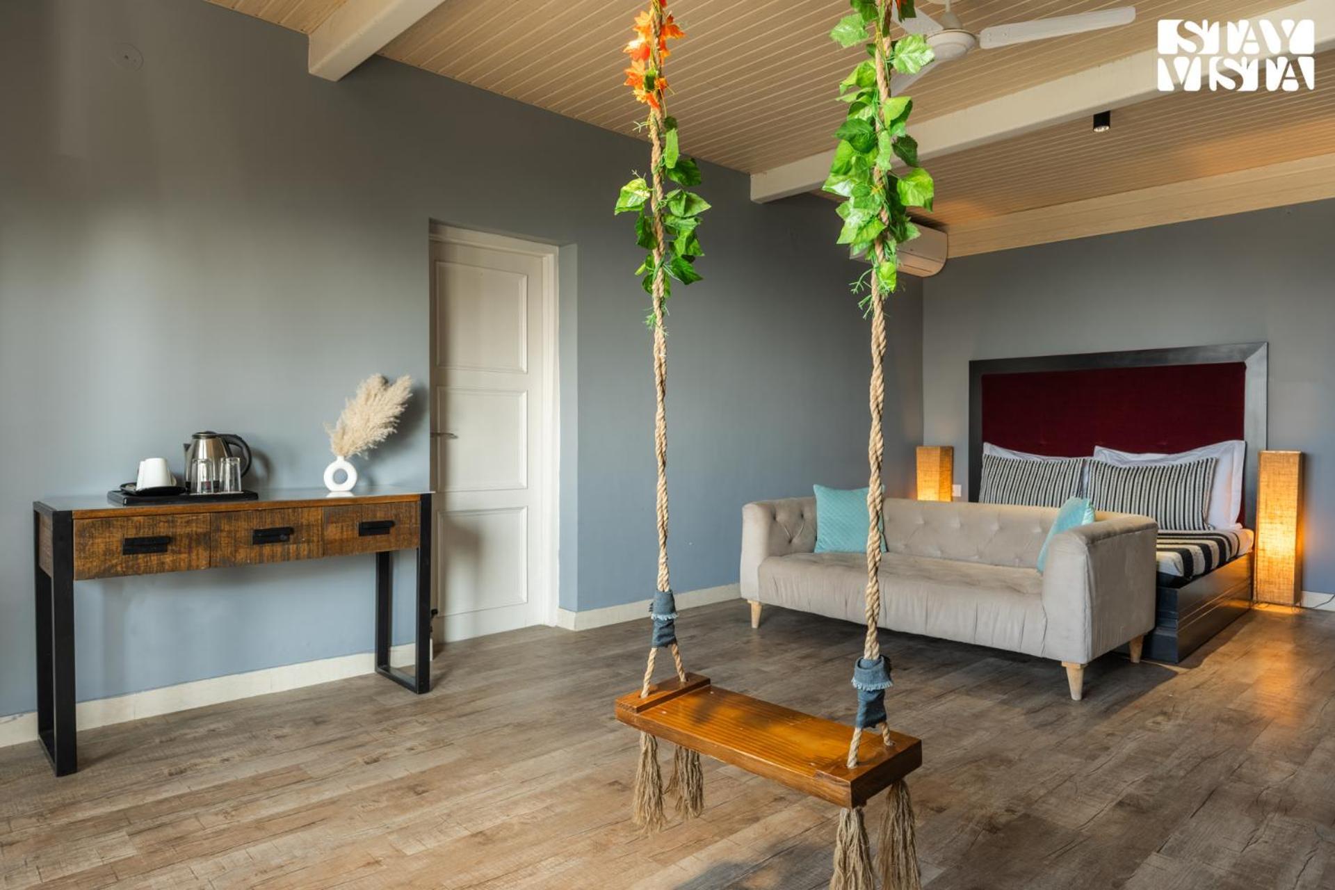 Stayvista At Serene With Outdoor Bonfire Barog エクステリア 写真