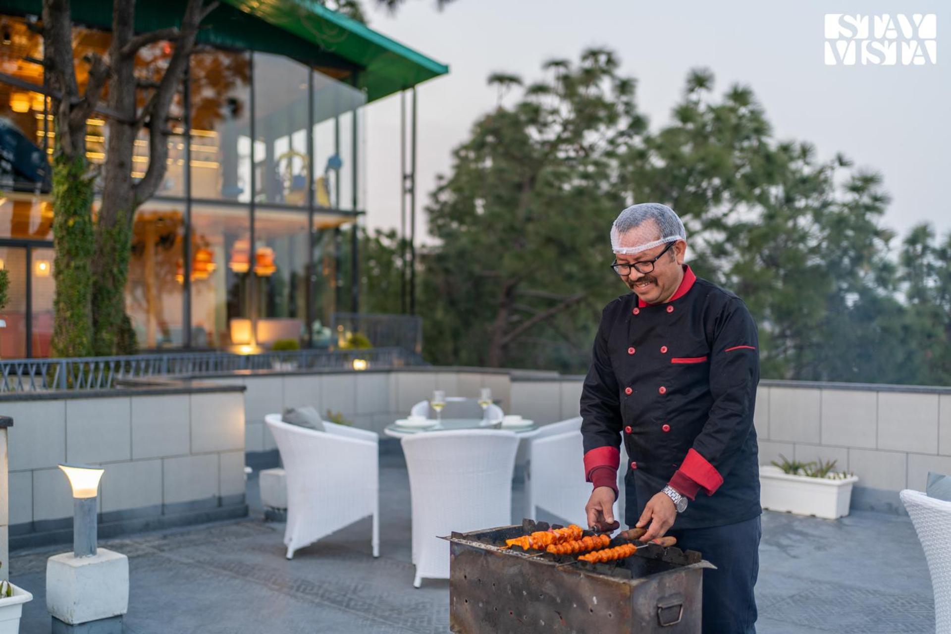 Stayvista At Serene With Outdoor Bonfire Barog エクステリア 写真